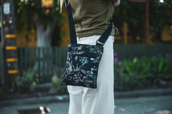 Jive Crossbody Mulled Basil – Dakine