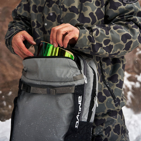 DAKINE Mission Pro  Bag バッグ　バックカントリー Amazon.com: Dakine Mission Pro 18L - Deep Blue, One Size