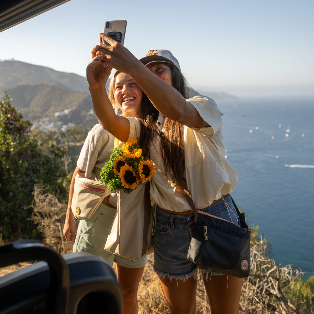 dakine Renovation Crossbody Bag Black Cheap Sale Outdoor